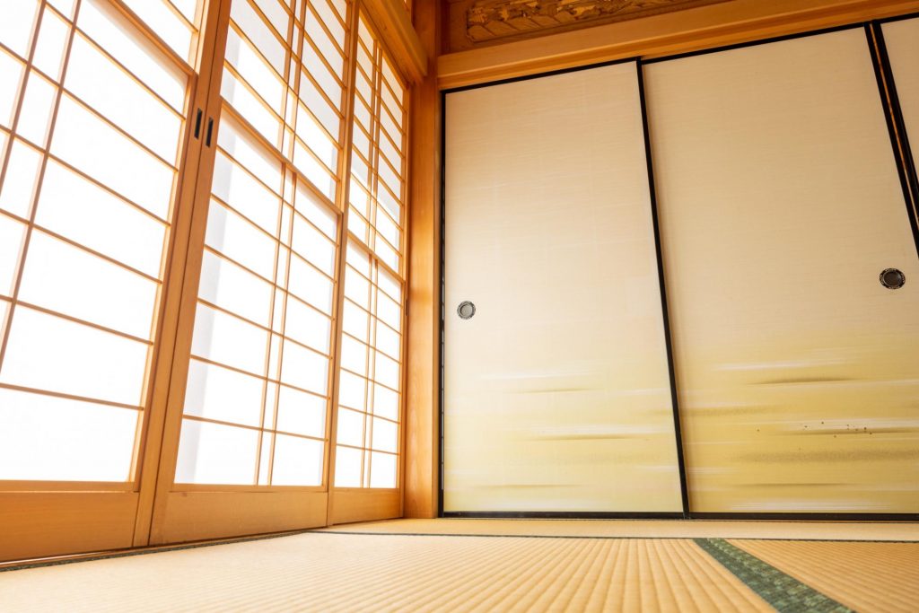 襖と障子の違い│歴史や構造、それぞれの優れている点を解説 | 和室の豆知識